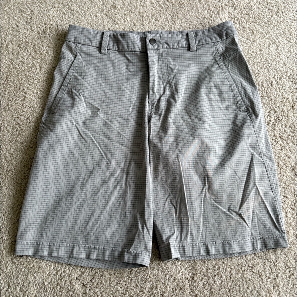 Lululemon grey w/black Plaid Flat Front Chino Gray Shorts Mens Inseam 10 Size 31